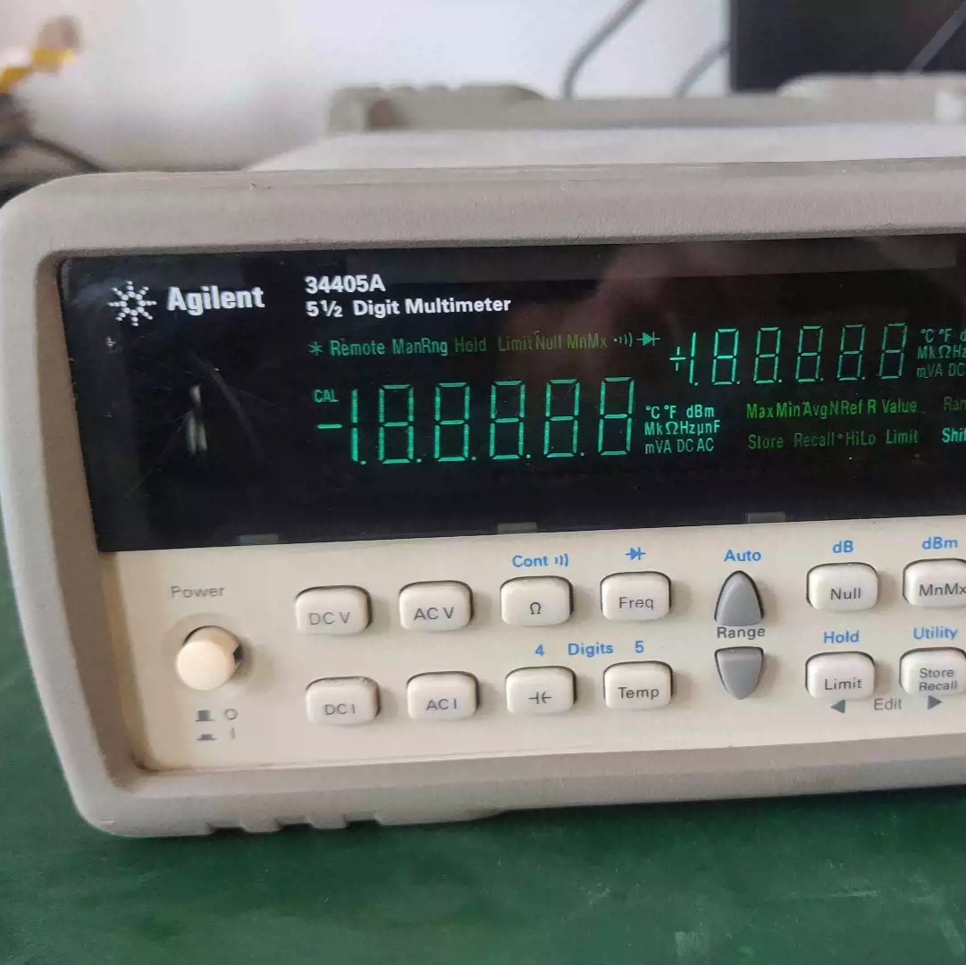 Agilent 34405A 5 1/2 位高性能数字万用表台式万用表34401A