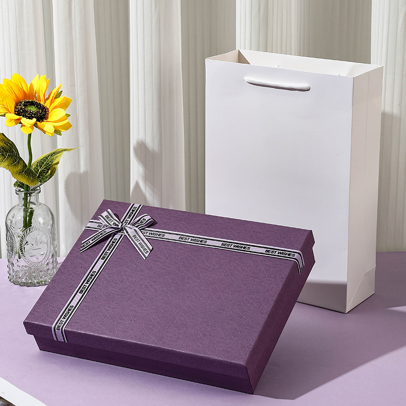 Caja de regalo vacía caja de regalo de Año Nuevo rojo estilo clásico grande ropa interior cálida bufandas caja de embalaje personalizada log