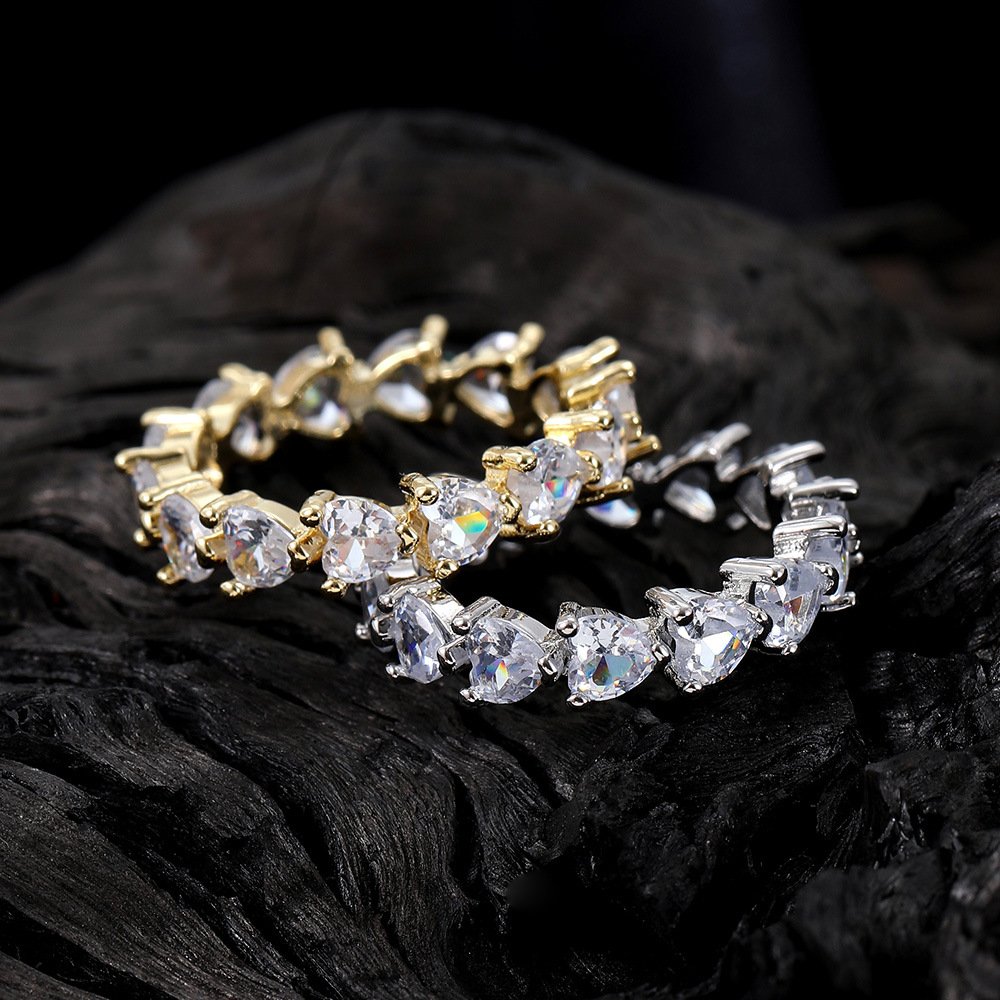 Klassisches Mikro-Set für Liebespaare im gleichen Stil mit Zirkon-Hochzeits-Diamantring-Schmuck_voghion.com