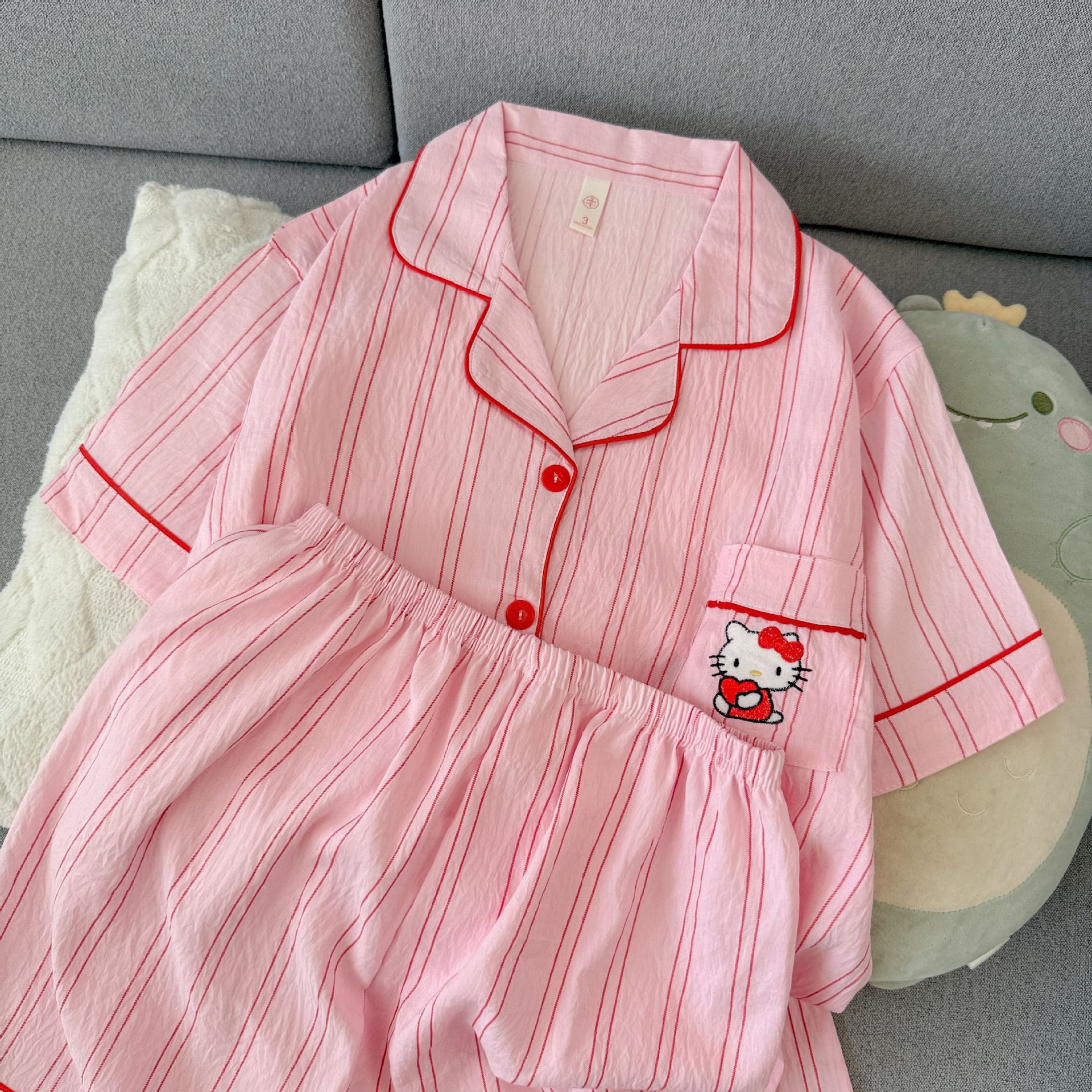 Cute punto de onda KT gato nubes pijamas de algodón mujer pantalones cortos de manga corta de verano coreano cuello de dibujos animados set de ropa para el hogar