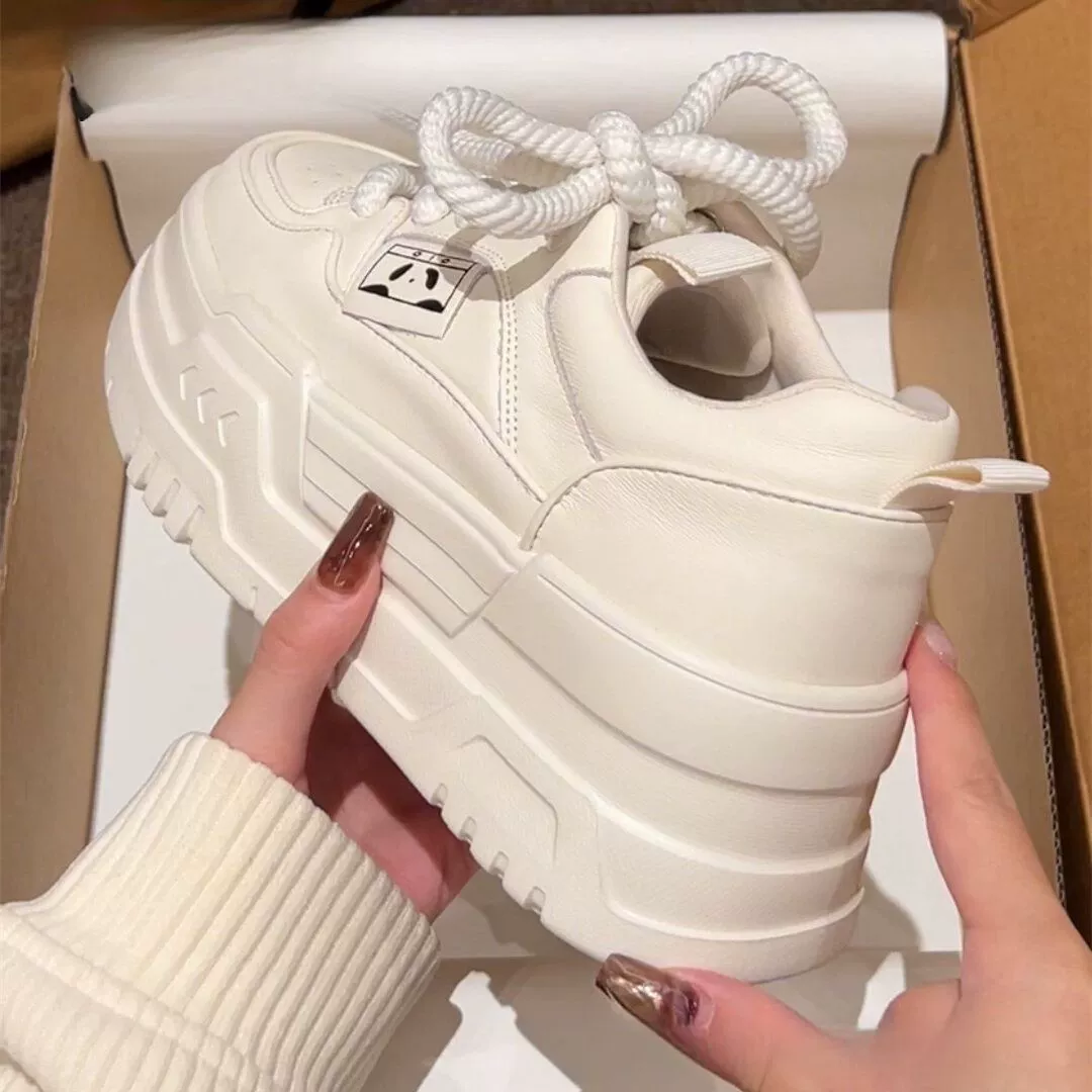 Zhao Lusi's повседневные белые туфли на платформе в одном стиле на толстой подошве для женщин, осень 202, новые универсальные повышающие спортивные кроссовки для женщин