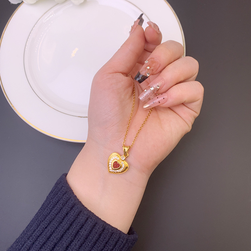 Colgante de oro de arena vietnamita ligero de lujo con diamantes adornos dulces colgante de amor diseño de joyería al por mayor