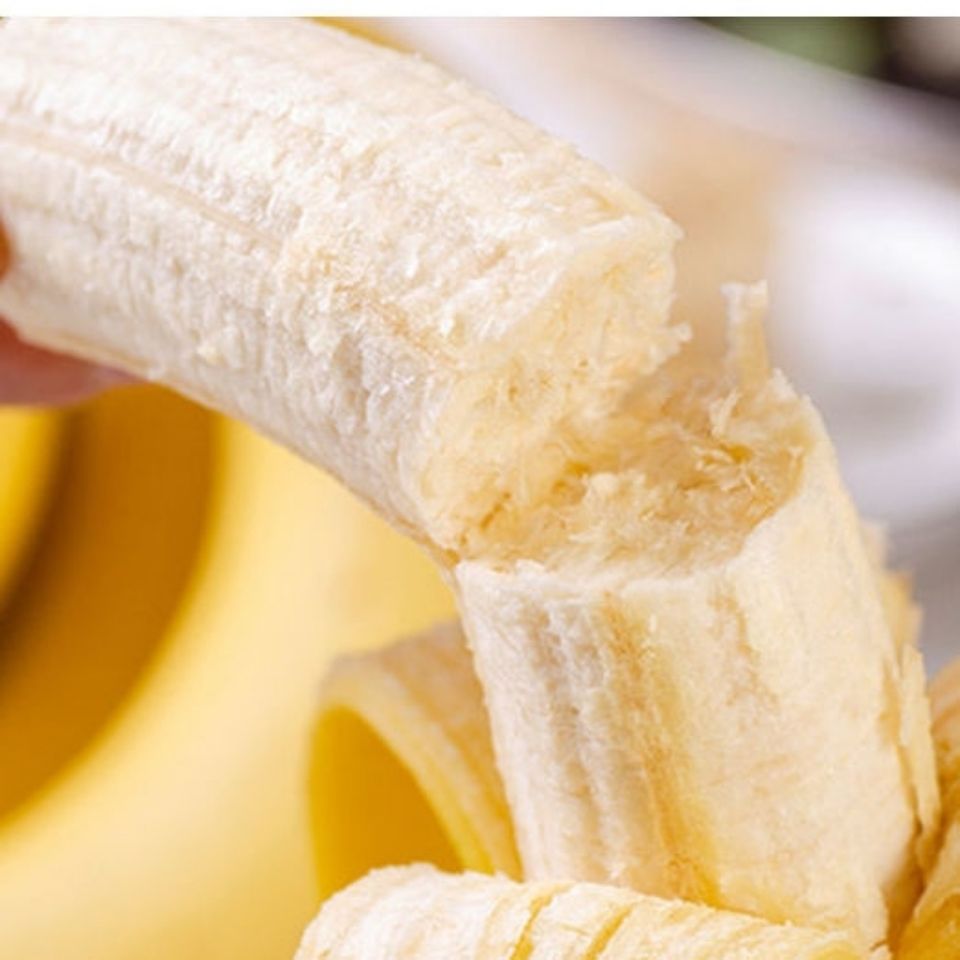 云南高山香蕉薄皮现砍现发整箱批发当季香蕉