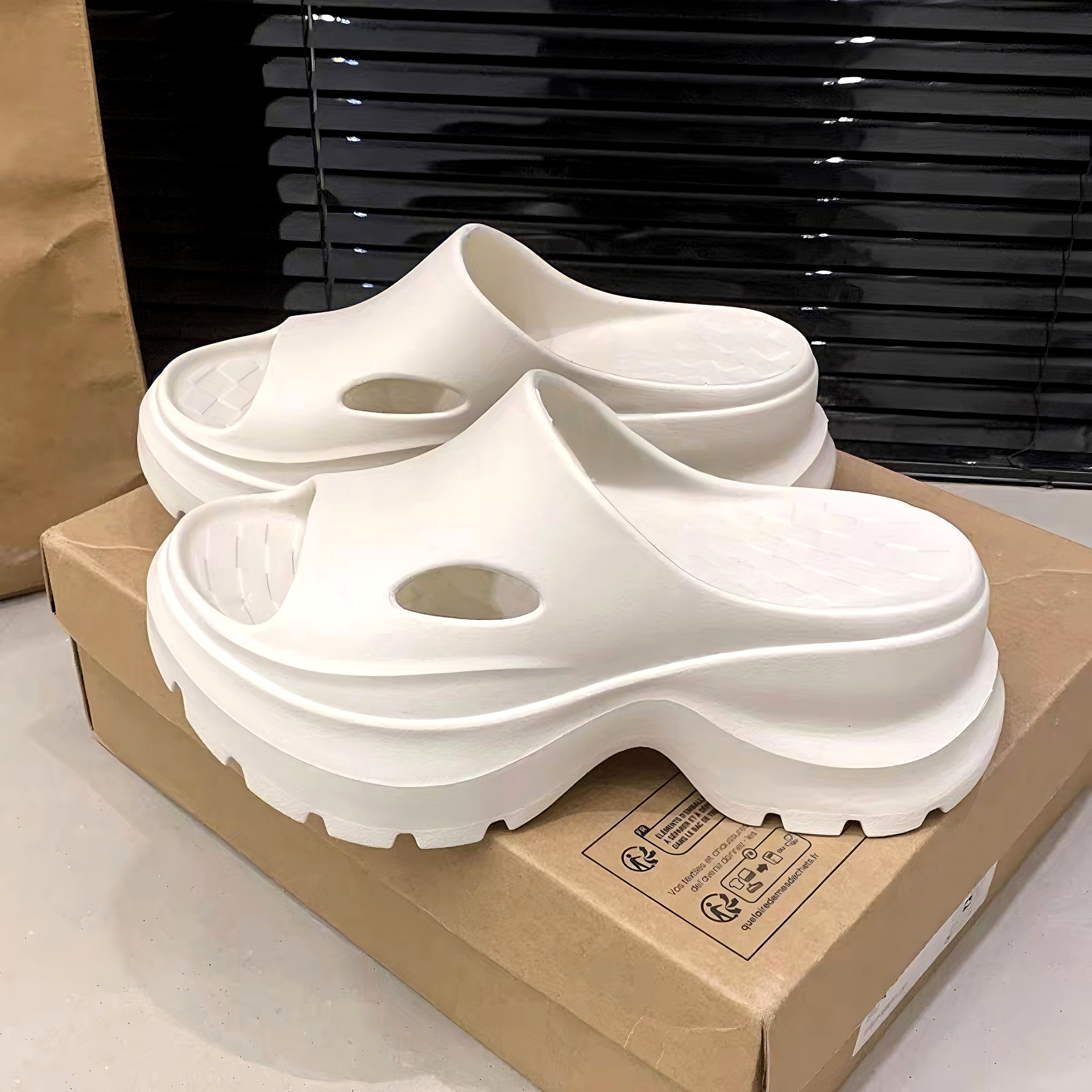 여름철 실내외 착용을 위한 여성용 키높이 7cm 슬리퍼, 두꺼운 밑창, 미끄럼 방지, 부드러운 밑창, 냄새 방지, 발이 피곤하지 않은 패셔너블 샌들