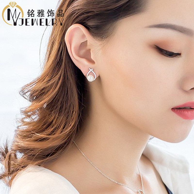 Small earrings from pearl