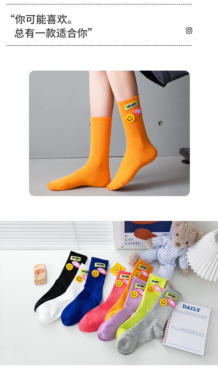 Tubo Largo Etiqueta De Tela Smiley Deportes Moda Mujer Calcetines Dibujos Animados Invierno Algodón Calcetines display picture 1