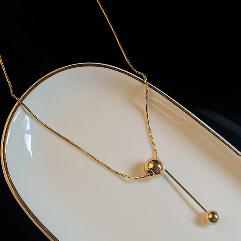 Runde Halskette aus goldenem Titanstahl, neues Modell 2024, leichte Luxus-Schlüsselbeinkette für Damen mit Wunscherfüllungs-Design_voghion.com
