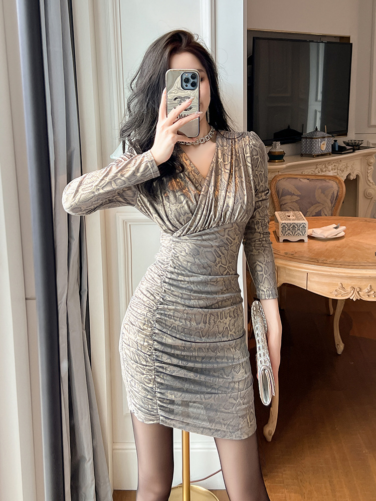 Đầm ôm body nữ cổ V họa tiết báo đốm kiểu Pháp — Màu vàng