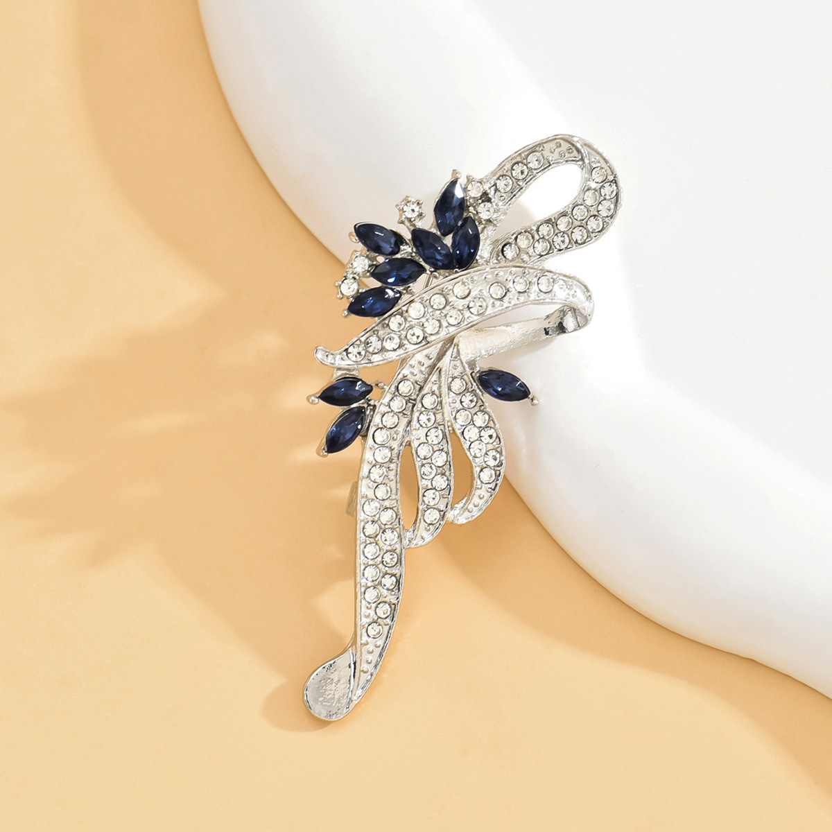 Accesorios de traje de abrigo de lujo ligero broche de cristal atmósfera flor de pecho europea y americana de alta calidad broche de gran broche