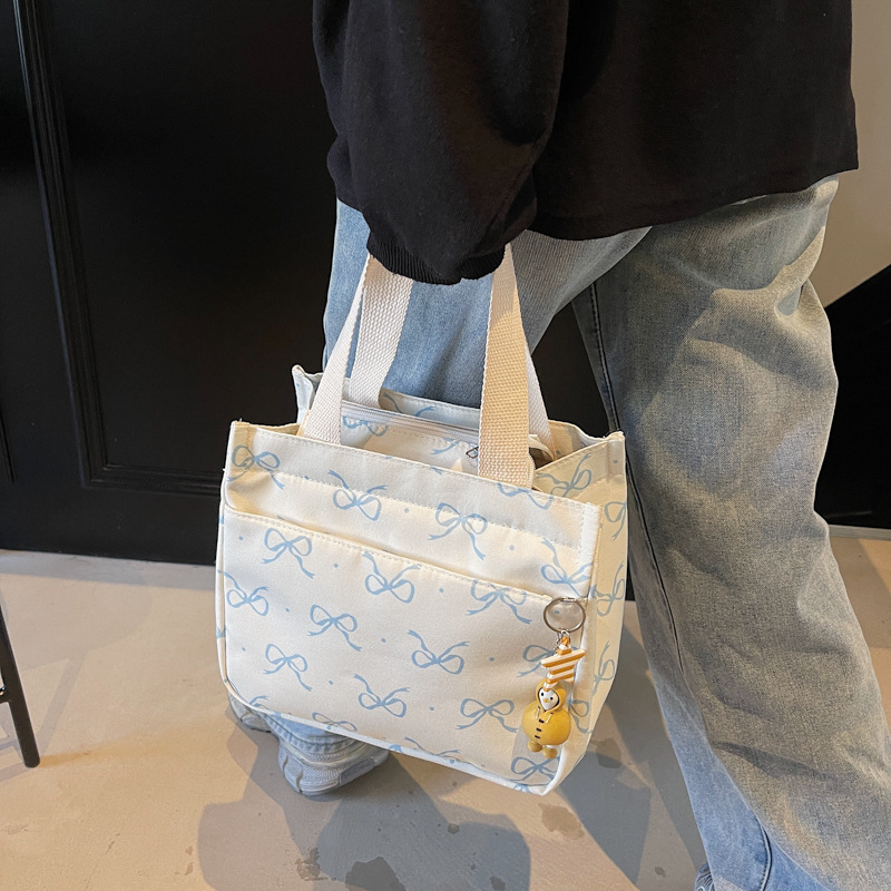 Wholesale fashion bento bag new daily lightweight handbag Korean version high-quality travel and business versatile handbag