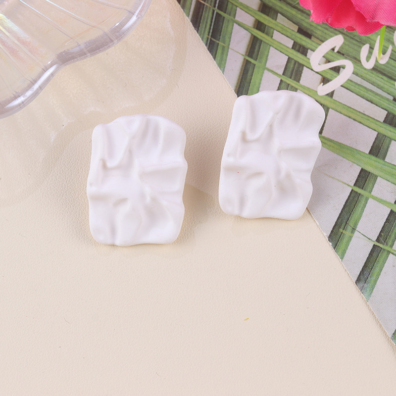 新しい夏の新鮮でハイエンドのキャンディーカラーの不規則なプリーツスクエアアクリルシンプルで多用途なイヤリング|undefined