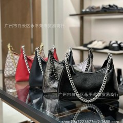 24秋冬の新型ジュリエットの小さいサイズのチェーンのきわめてシンプルな平紋の牛革の肩の脇の下はファッションの放浪の包みを包みます。