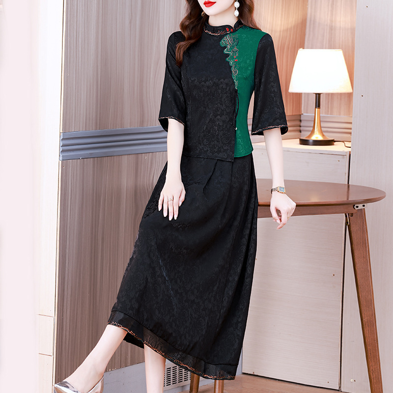 High-Quality Xiangyunsha Two-Piece Set, Retro Embroidered Top, Silk Skirt, Banquet Mom Fashion Casual Suit High-Quality Xiangyunsha Two-Piece Set, Retro Embroidered Top, Silk Skirt, Banquet Mom Fashion Casual Suit