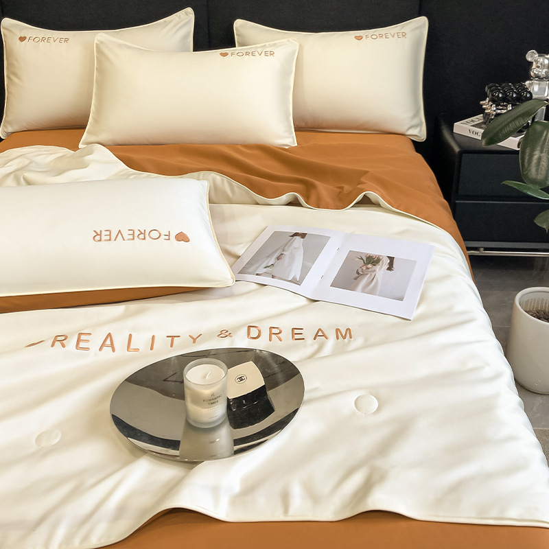 Edredón fresco de verano lavado de cuatro piezas Edredón de verano Edredón de aire acondicionado Edredón fino de seda de hielo de verano El núcleo de la colcha se puede lavar a máquina verano