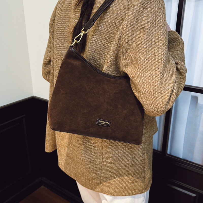 2025 invierno nuevo esmerizado viaje bolsos de brazo de moda de mujer alta sensación bolso de hombro de moda mochila casual