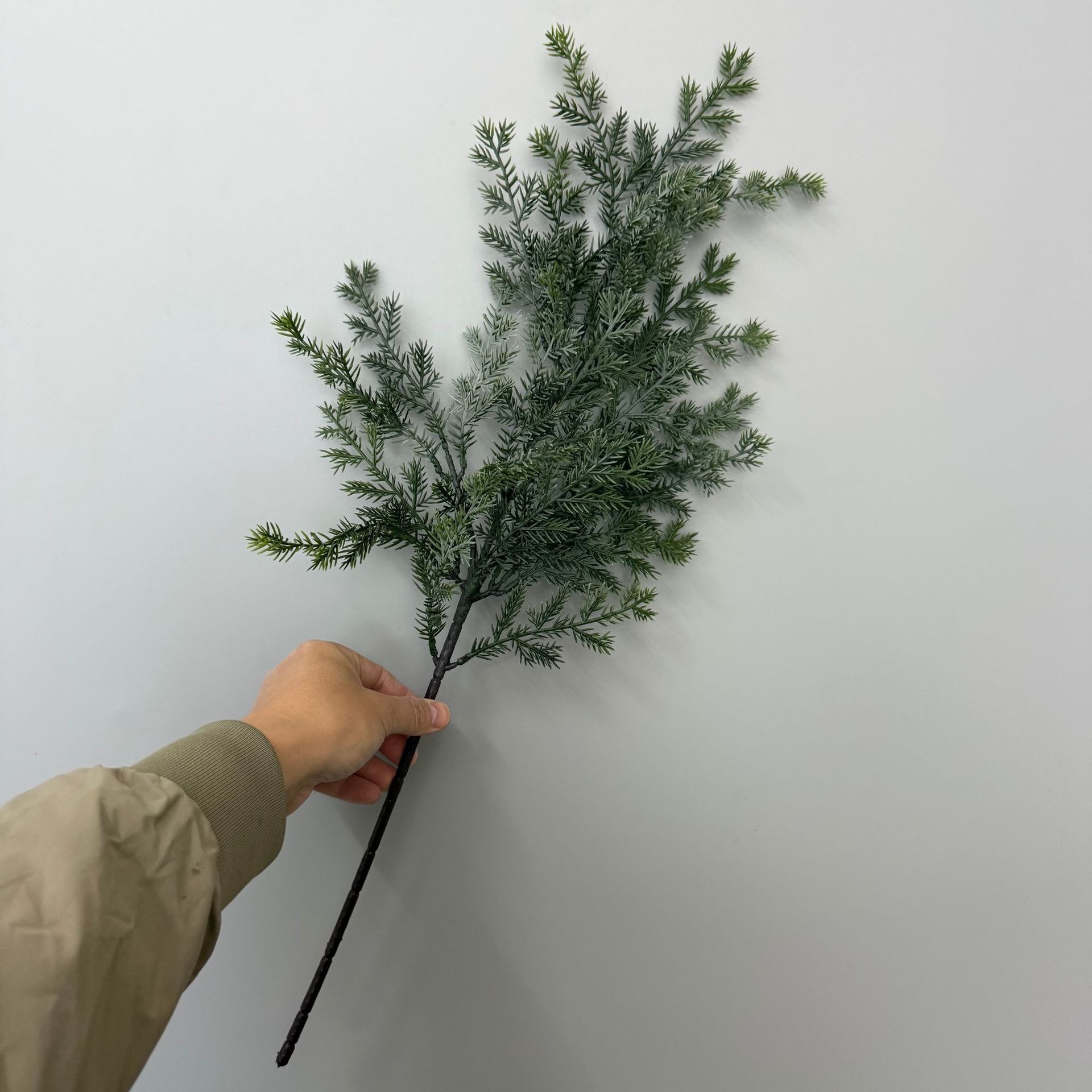 Simulated fir leaves