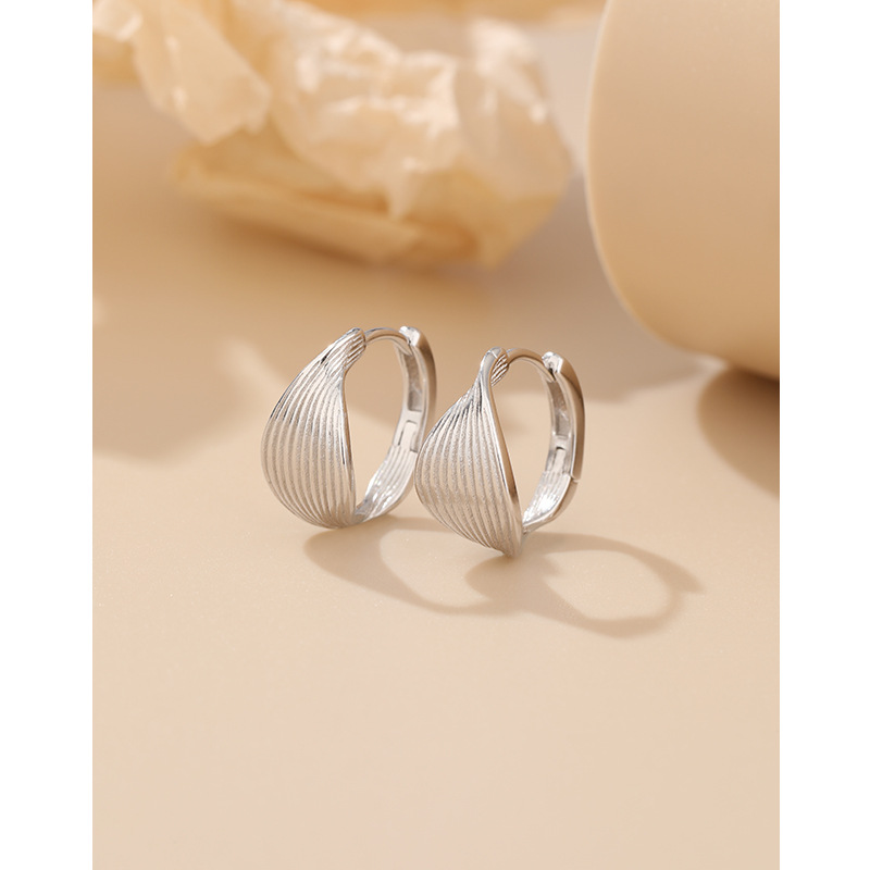 Pendientes retorcidos circulares de plata de ley 925 coreanos, pendientes, pendientes, pendientes de anillo de sentido de alto nivel de nicho simple de verano femenino