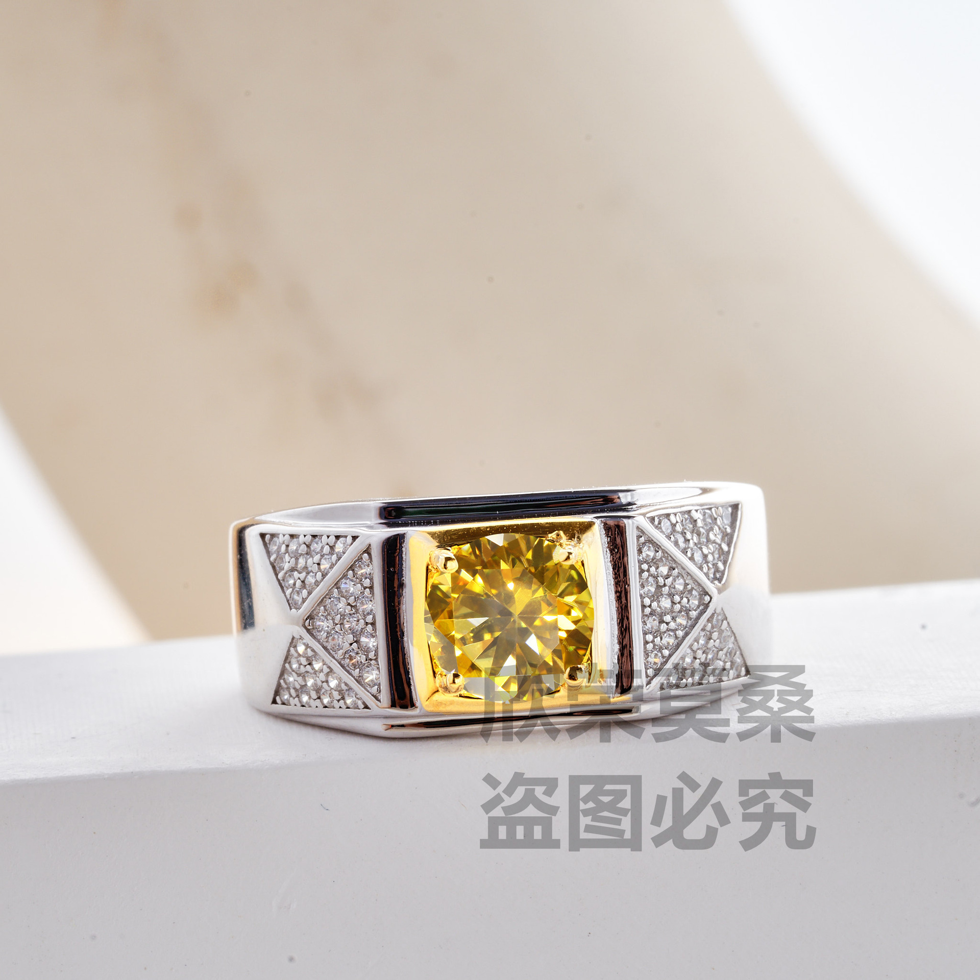 Atmosfera de negocios de oro de dos colores de ancho estilo de piedra de moissanita masculina brillante con certificado de diamante GRA a través de la penetración lateral transfronteriza