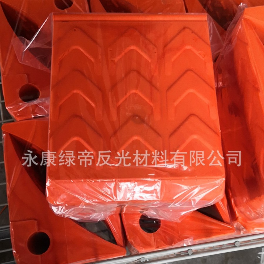 橡胶挡车器三角木定位器 货车专用止退器 路沿坡止滑器停车楔