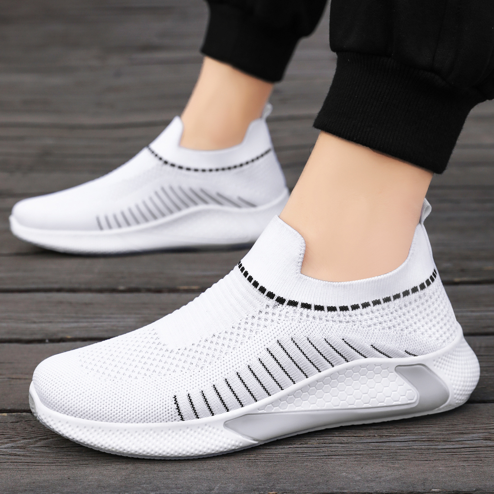 Zapatos de moda coreana para hombres zapatos casuales ligeros transpirables de un pie zapatos de tela de cabello transfronterizos zapatos de tela voladora zapatos de papá