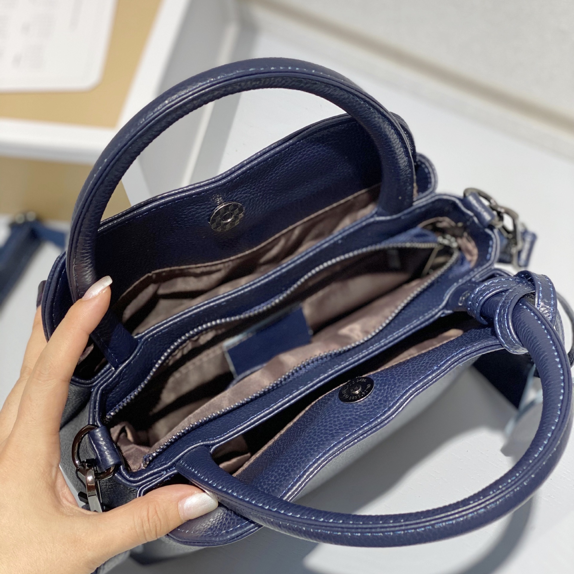 Bolso de Mujer 2025 de Cuero Genuino, Bolso de Gran Capacidad, Bolso Cuadrado Pequeño de Cuero Suave, Primera Capa de Piel de Vaca, Bolso Cruzado, Bolso Tote Esencial para Viajar al Trabajo