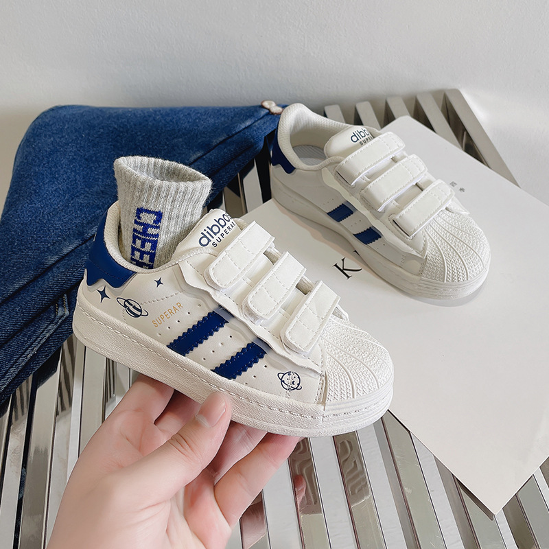 2023 Spring New Children's Shell Head Casual Board Girls Four Seasons Little White per scarpe sportive in velcro per ragazzi_voghion.com