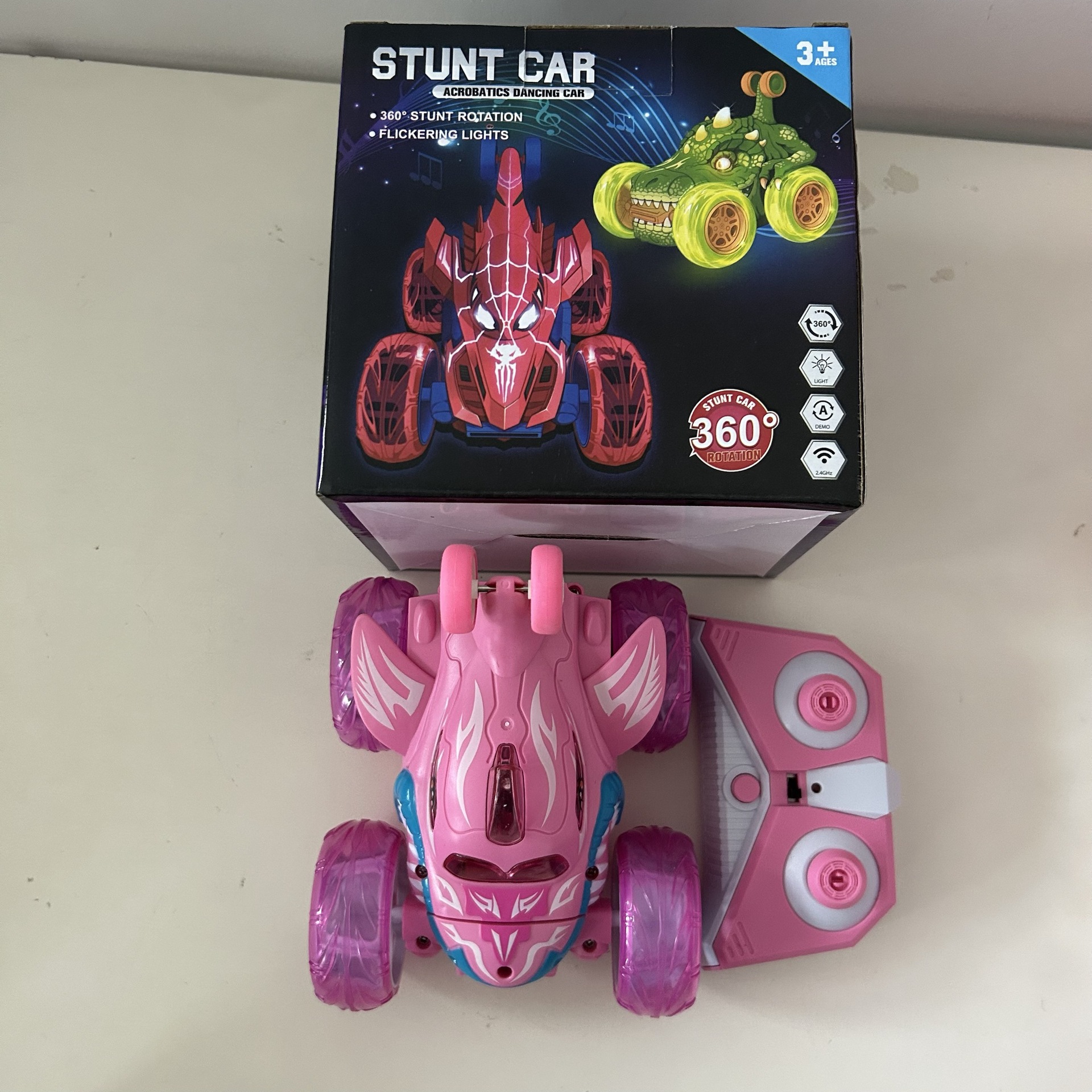 Amazon explosivo coche de acrobacias eléctricas para niños control remoto cruzado con luces cool coche de juguetes para niños y niñas