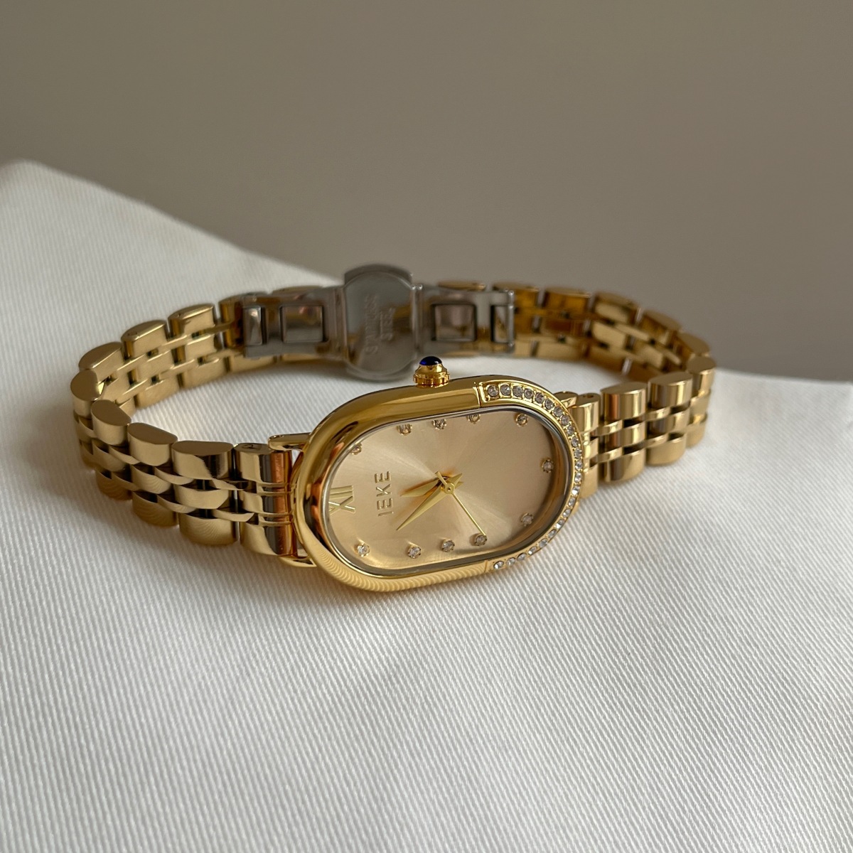 Alloy Strap Material Casual Elegant Luxurious Oval Butterfly Double Snap Quartz Watch