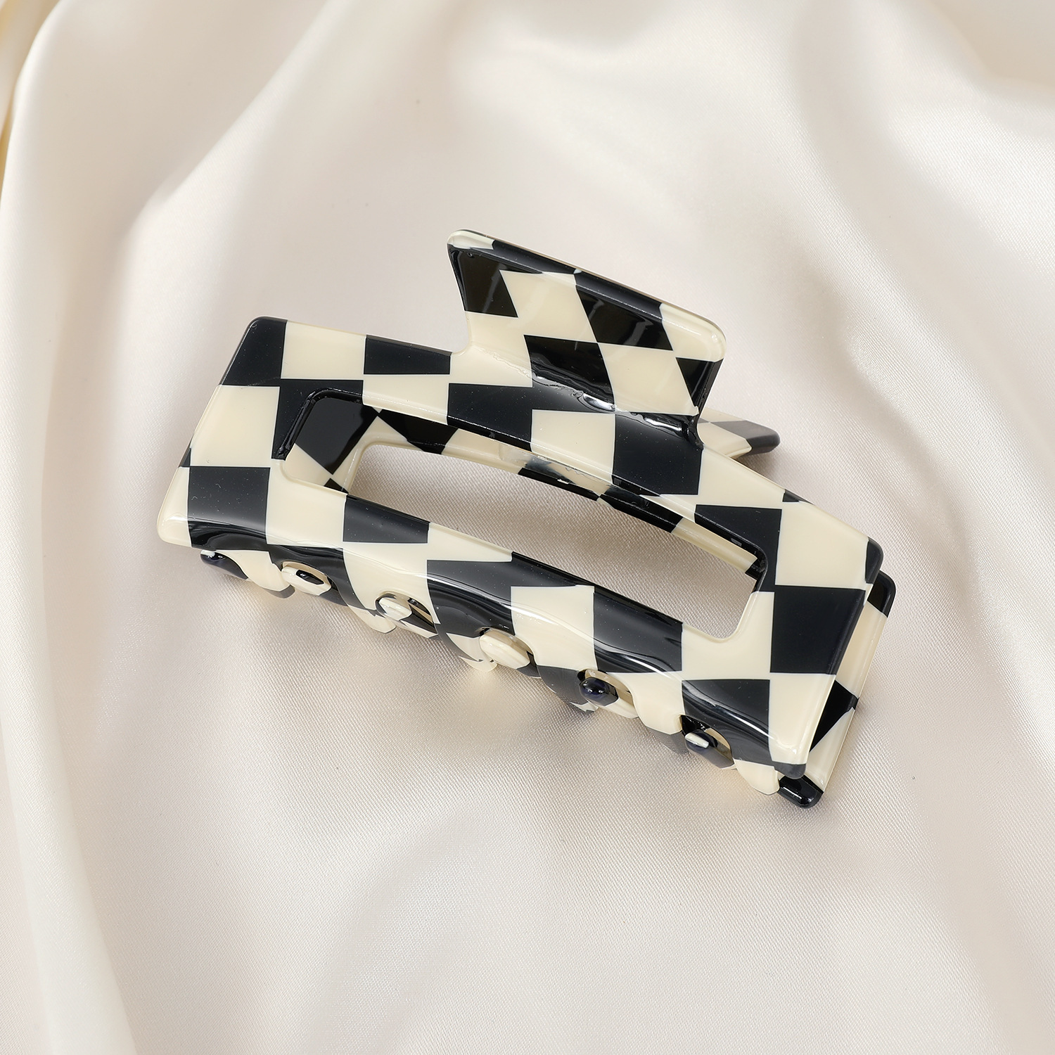 Damier Coréen Attrapant Clip Tempérament Noir Et Blanc Épingle À Cheveux Acrylique Accessoires Pour Cheveux display picture 5