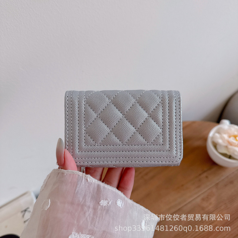 菱形ステッチは、勤務証明書、銀行カード、小銭、勤務証明書、アクセスカードホルダー、レザーレディースヘッドフォンバッグ、キーミニに適しています。|undefined