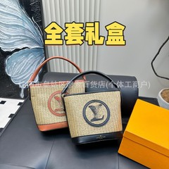 女性用バッグ、新しいスタイルの織りバケットバッグ、ファッショナブルな飛行機のロゴ、かわいいクマのアクセサリー、ピンバックル、襟ピン、トレンディ