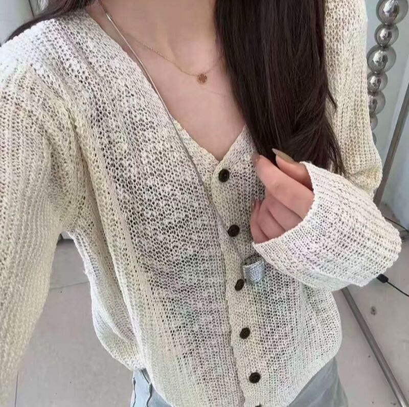 Korean-style V-neck long-sleeve knitted cardigan, 2026 autumn new fashion short knitted sweater for women Korean-style V-neck long-sleeve knitted cardigan, 2026 autumn new fashion short knitted sweater for women