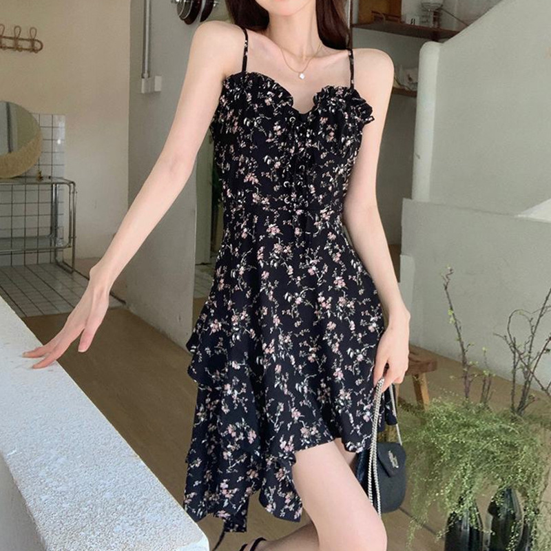 2026 Summer New Style Petite Black Floral Spaghetti Strap Dress for Women, Pure Desire Style, Waist-Cinching, Slimming Short Dress 2026 Summer New Style Petite Black Floral Spaghetti Strap Dress for Women, Pure Desire Style, Waist-Cinching, Slimming Short Dress