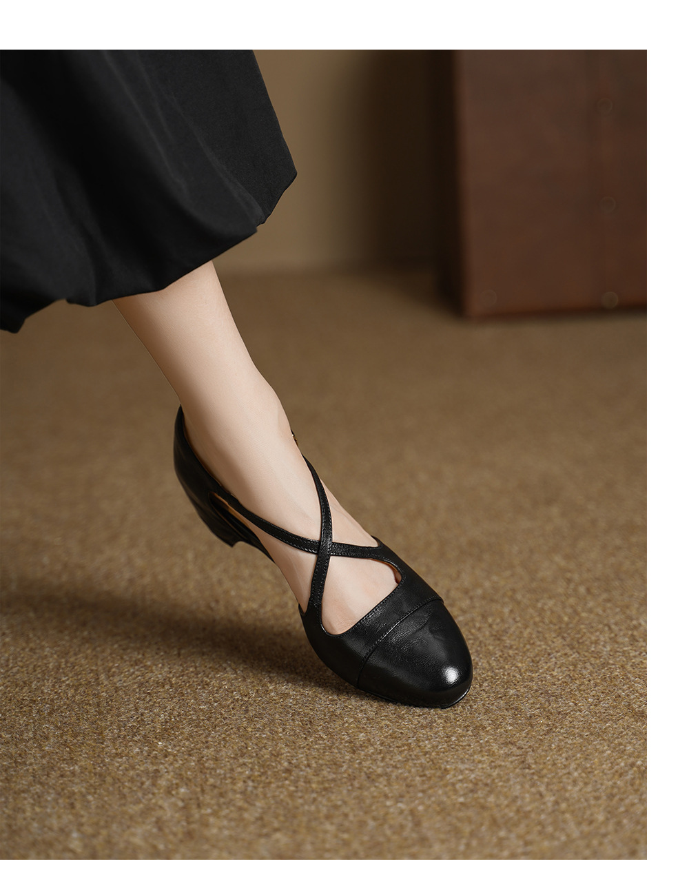 Giày sandal cao gót nữ quai ngang mũi nhọn da dê, gót vuông ổn định — đen chi tiết 5