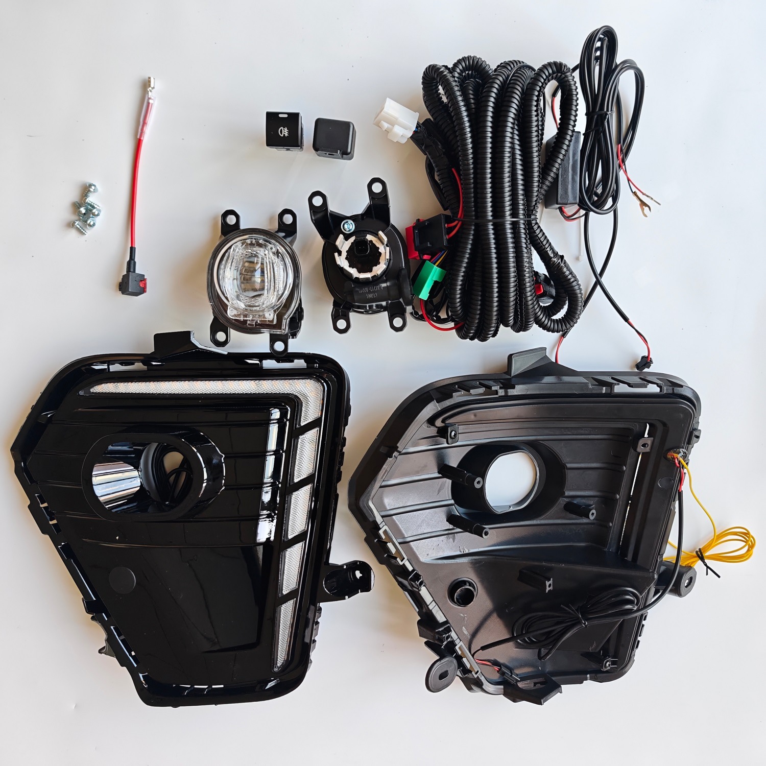Suitable for 2026 Toyota Wildlander RAV4 fog lights, LED daytime running lights, turn signals, modified front fog lights