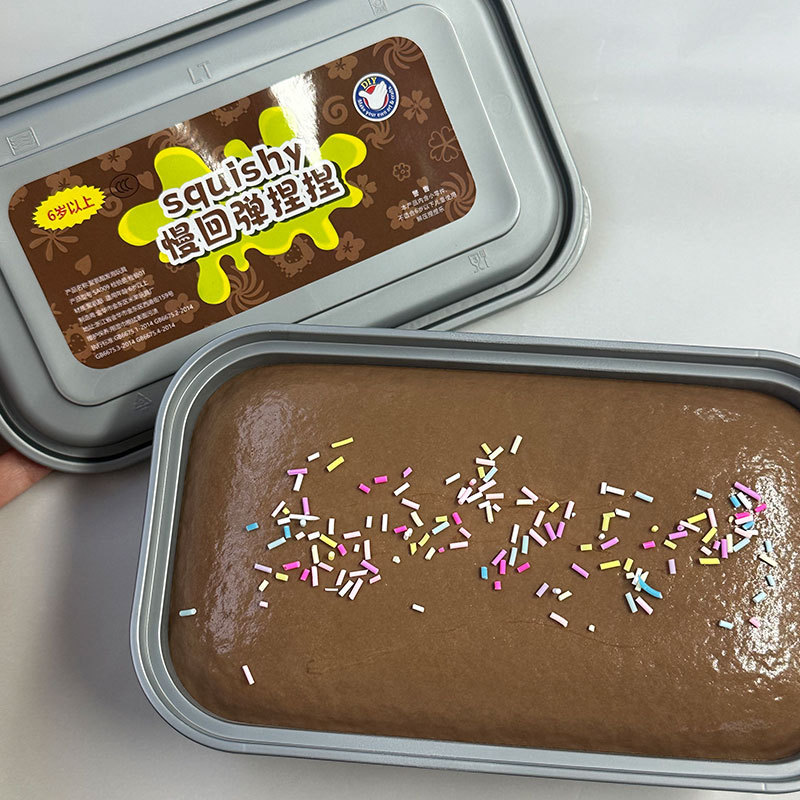 スローバックシミュレーショントーストの箱のケーキをつまんで、指をつまんで、つまんで、超厚で、柔らかくて、手触りがいいです。|undefined