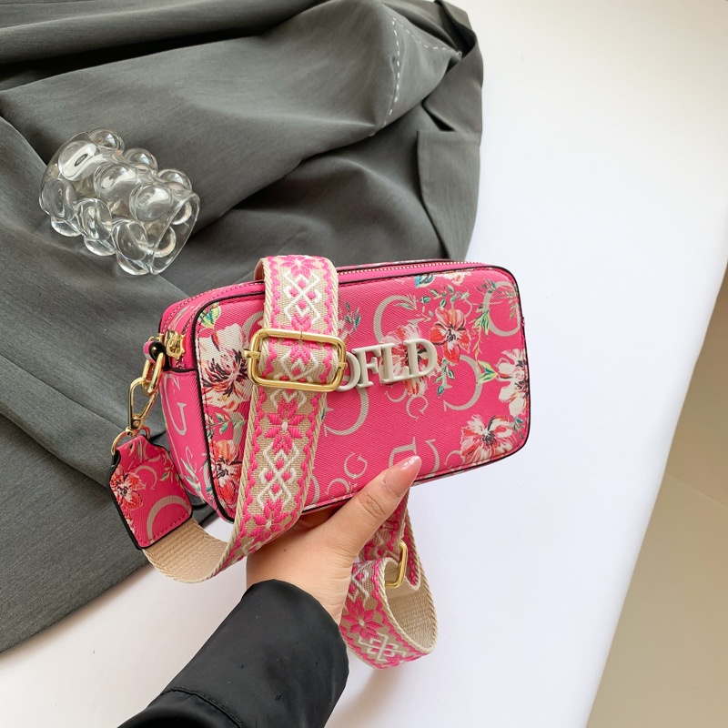 Comercio exterior transfronterizo nueva impresión de letras correas anchas moda todo-fósforo estilo caliente cámara bolso bandolera pequeño bolso cuadrado femenino