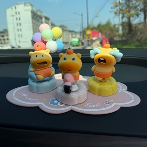 Dəbli Kapibara Lulu fırlanan avtomobil tablosu bəzəyi, kiçik hədiyyə