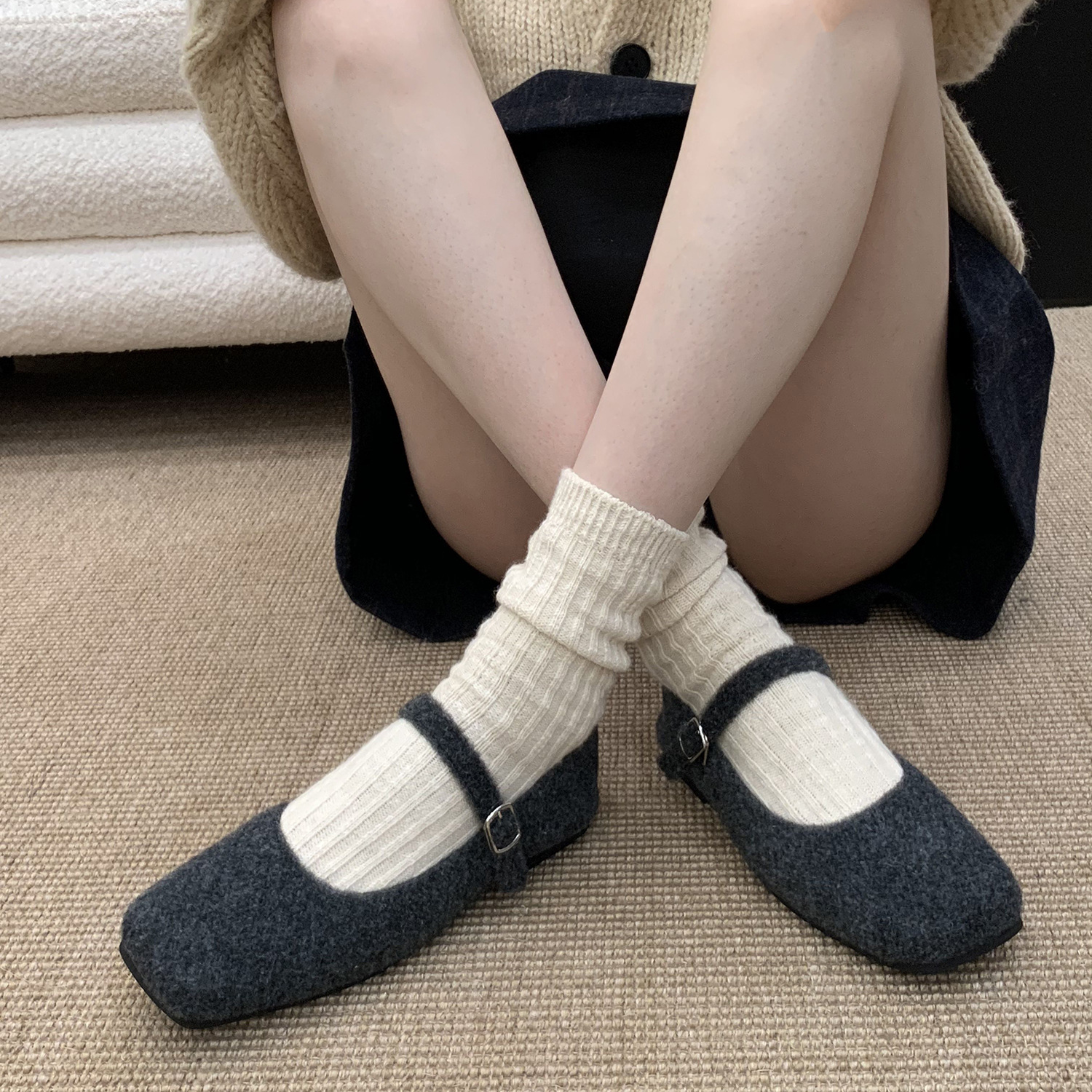 灰色毛毛鞋女秋冬外穿新款韩系法式玛丽珍鞋加绒保暖平底呢子单鞋