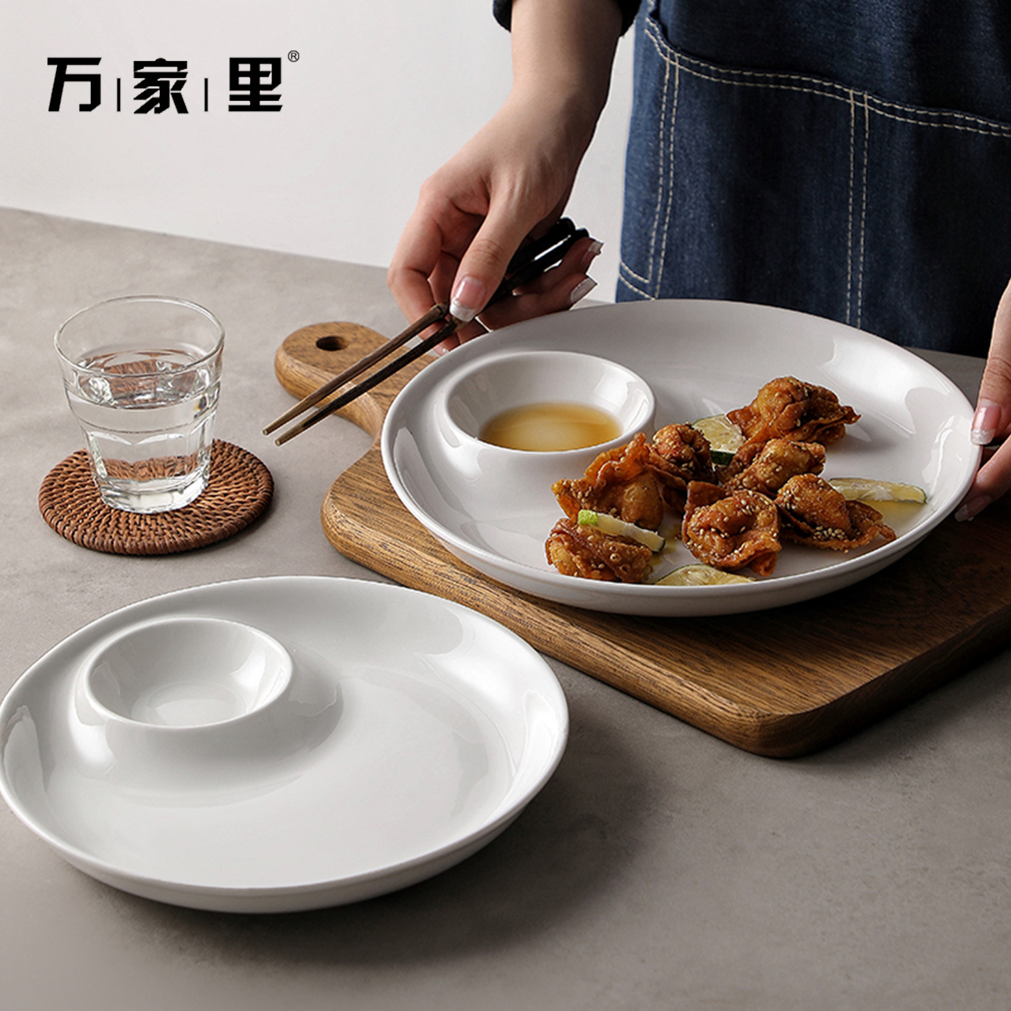 Plato de饺os redondos con un plato especial para comer饺os, plato de enmersión, plato de condimento, plato de patatas fritas