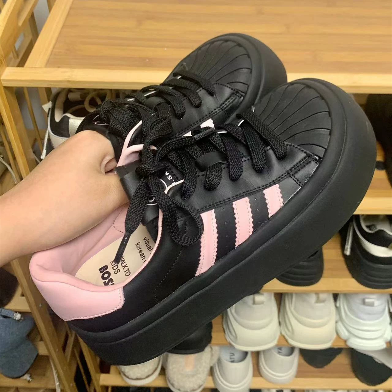 Туфли на толстой подошве женские 2024 новые весенние и осенние удобные и износостойкие маленькие люди мягкие подошвы увеличены, легкие ноги маленькие кроссовки