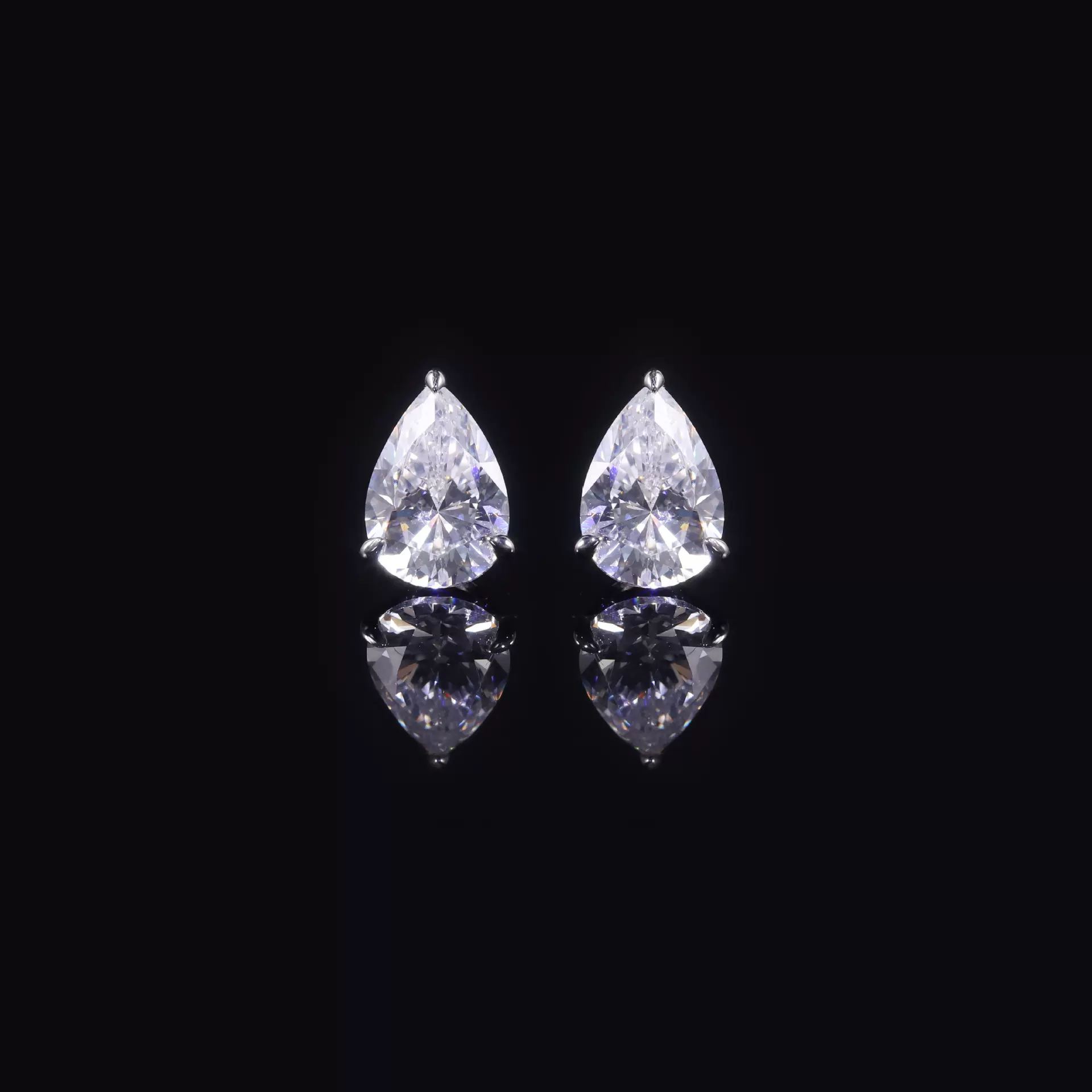 赫本风梨形莫桑石耳钉鹰爪0.5/1.5/2克拉s925纯银镀金耳饰水滴形