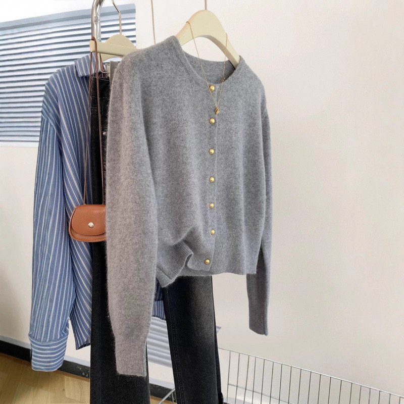 Autumn and Winter New Wool Cardigan for Women, Elegant and Slimming Knitted Sweater with Small Gold Buttons, Old Money Style Sweater Jacket Base Shirt Manufacturer