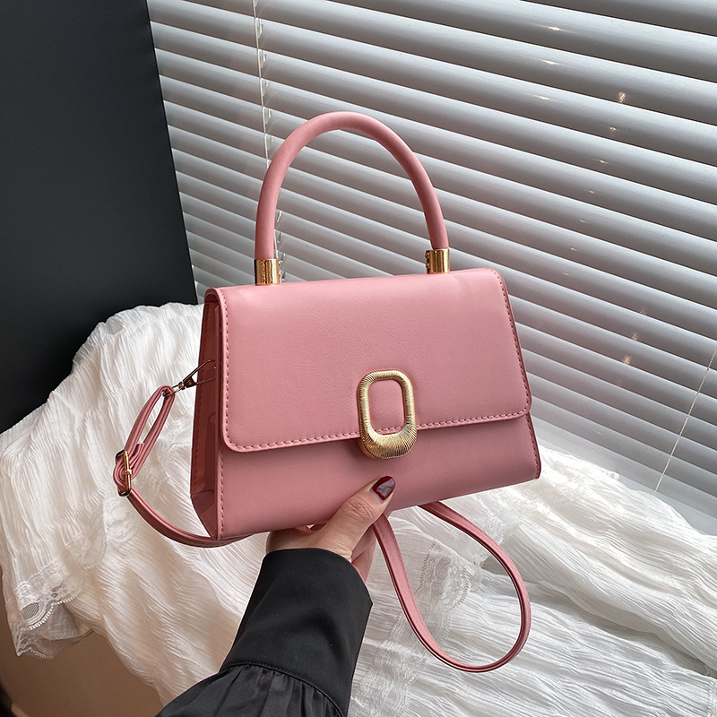 Moda y estilo occidental simple 2025 nuevo bolso de mensajero de un solo hombro de color sólido de moda elegante bolso cuadrado pequeño portátil de viaje de primavera mujer