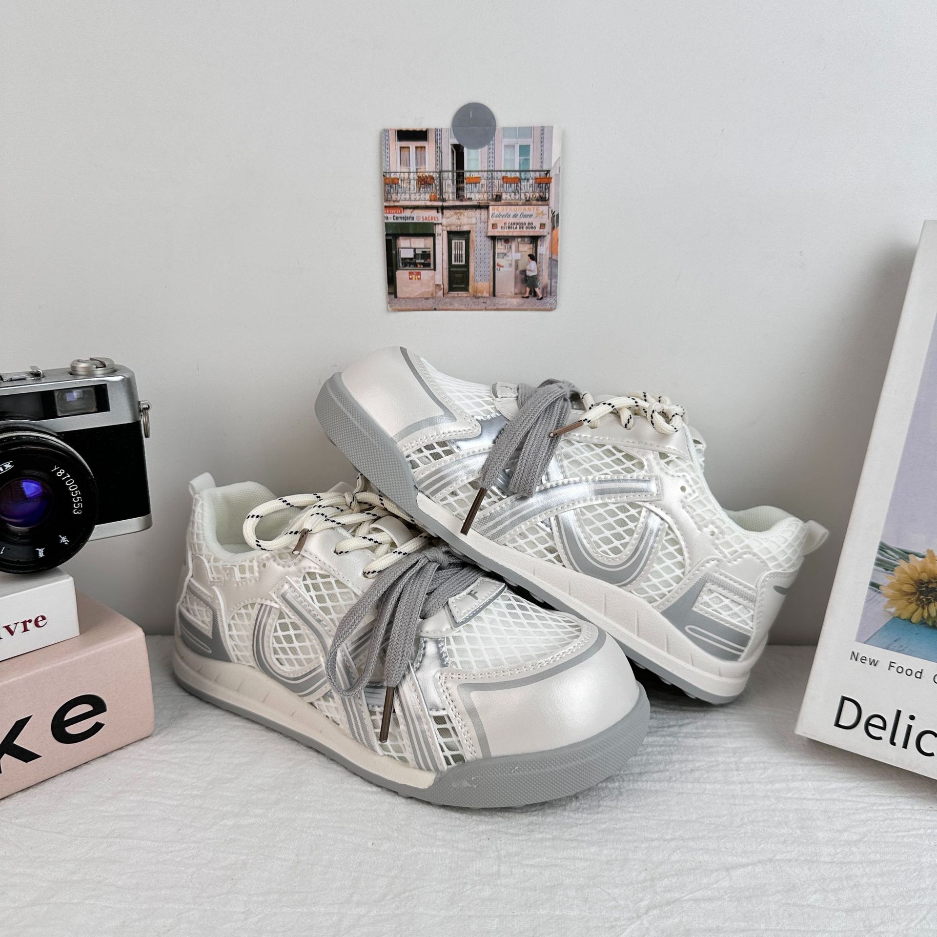 A9924 zapatos de suela gruesa para mujeres 2025 nuevos innes de cabeza redonda explosión de nicho casual retro estilo de puerto versátil zapatos de entrenamiento alemán