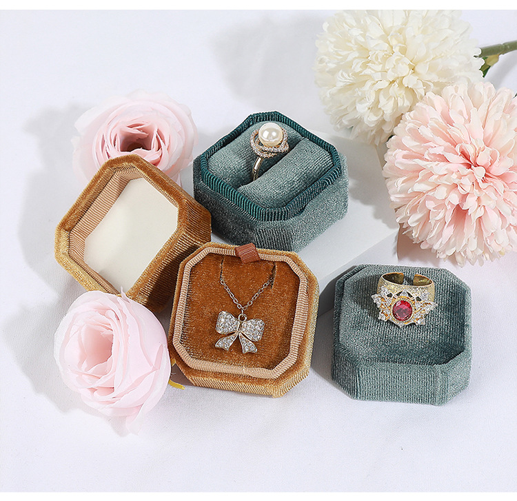 Elegant Glam Solid Color Flannel Jewelry Boxes display picture 1