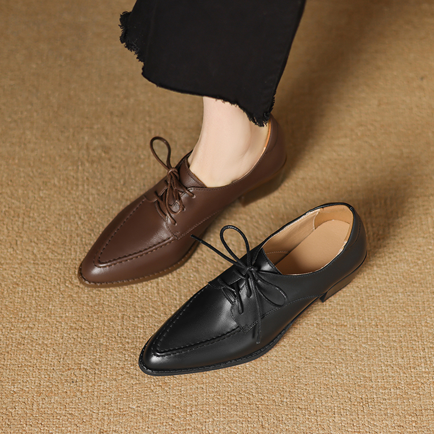 Giày nữ gót dày 5cm mũi nhọn buộc dây sâu miệng da bò phong cách Anh công sở — màu đen
