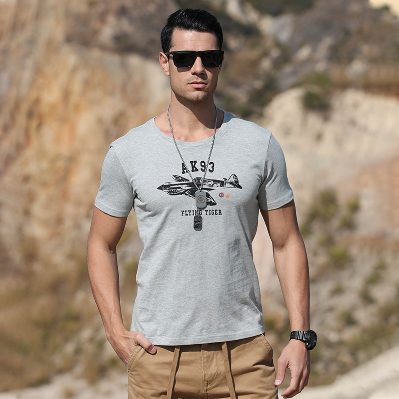 AK男裝2021年新款阿美咔嘰軍事復(fù)古飛虎隊(duì)鯊魚(yú)頭戰(zhàn)機(jī)重磅圓領(lǐng)印花