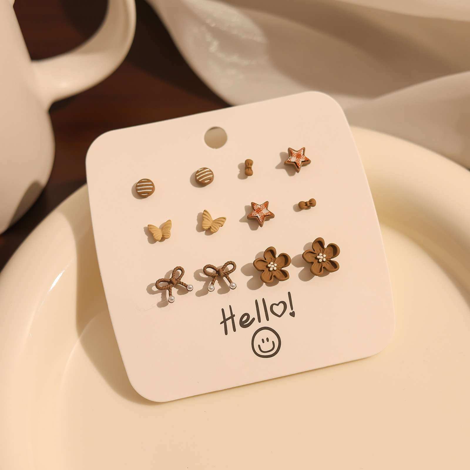 Juego de pendientes de aguja plateados, sencillos y compactos para mujer, pendientes geométricos en forma de corazón, bonitos, dulces y versátiles, venta al por mayor para puestos de mercado