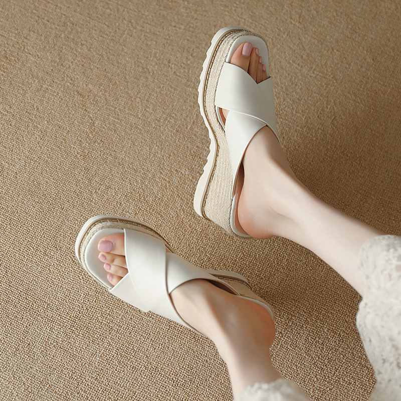 Sandal cao gót nữ đế xuồng đan rơm hở mũi quai chéo bản to — màu trắng ngà, bạc